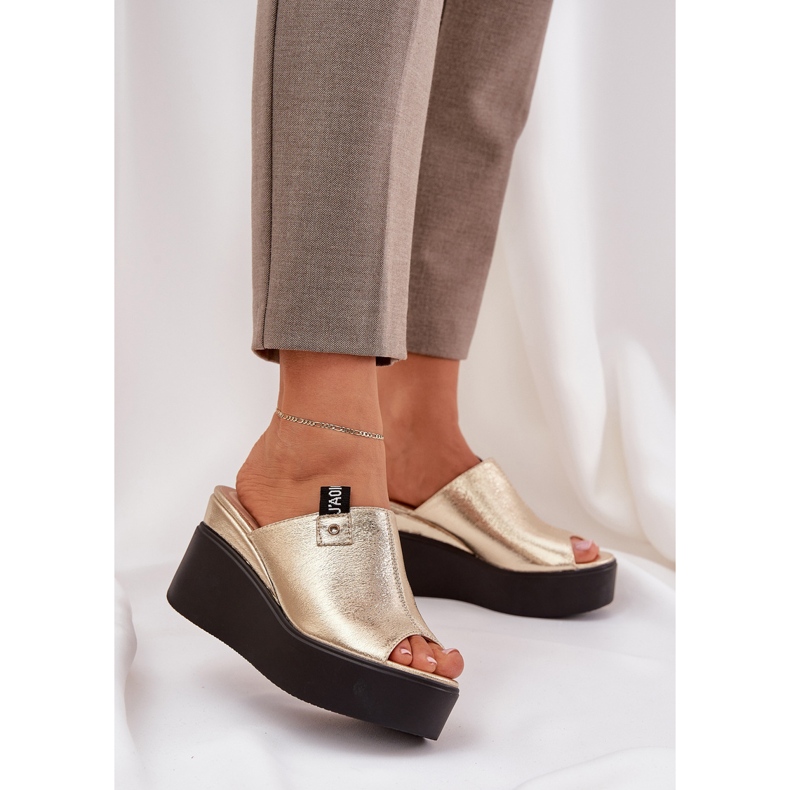 Flippers na plataforma e na cunha Eco Leather Gold dourado 2