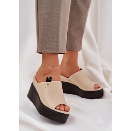 Flippers na plataforma e cunha de couro ecológico bege 2
