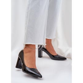 Bombas pintadas nos saltos do bar preto 2