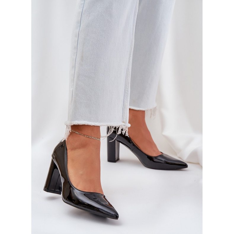 Bombas pintadas nos saltos do bar preto 2