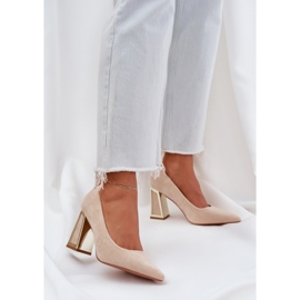 Bombas elegantes no nariz bege do pilar do ponteiro 2