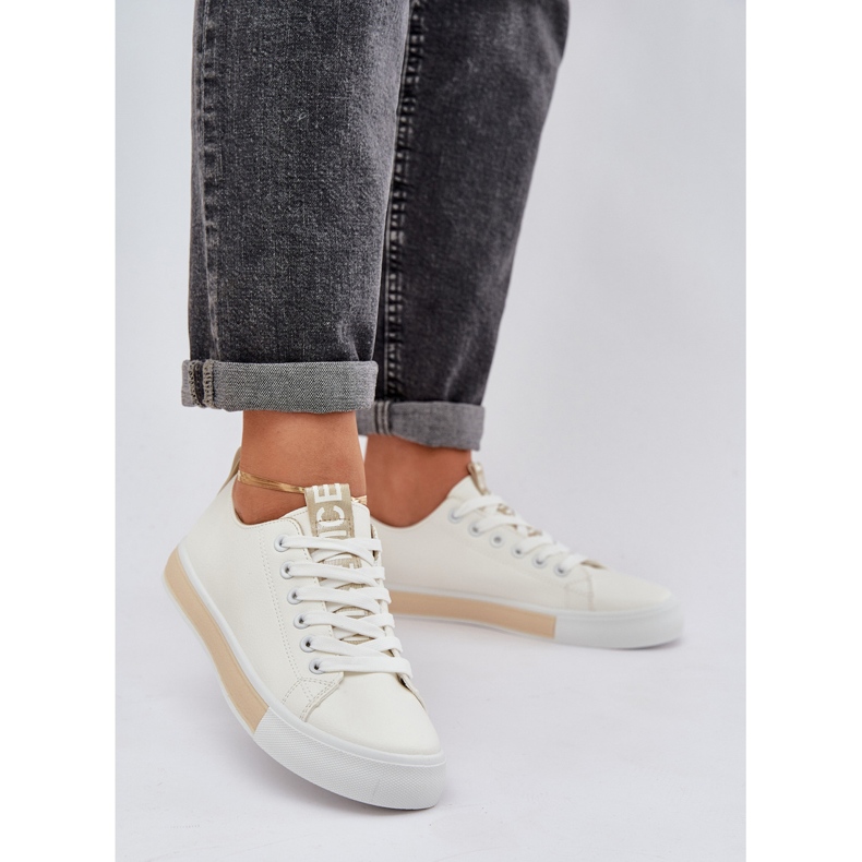 Tênis dourados clássicos 2