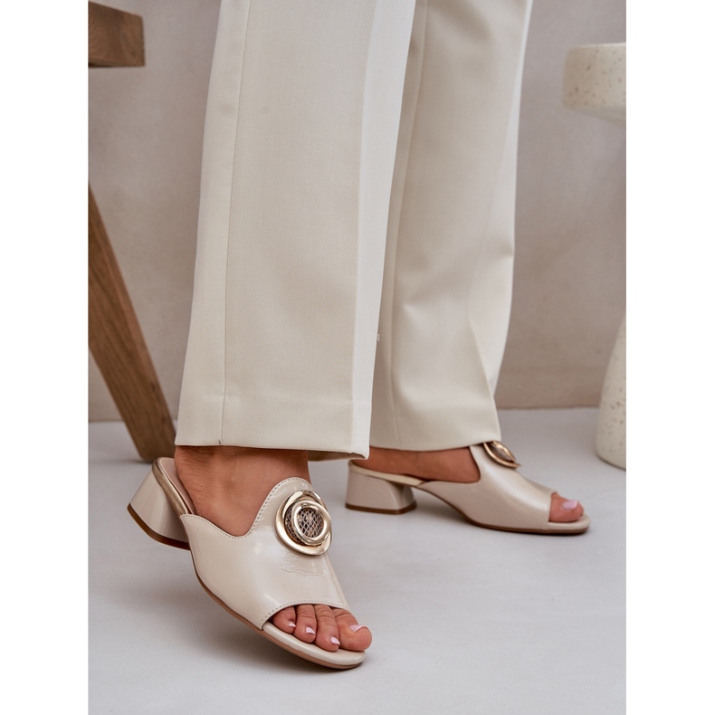 Jezzi Elegantes mulheres baixas de mulheres com uma decoração bege 2