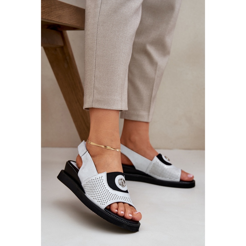 Jezzi Sandálias femininas em uma cunha de prata com um ornamento 2