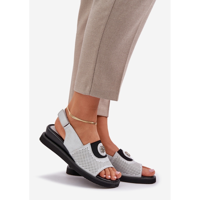 Jezzi Sandálias femininas em uma cunha de prata com um ornamento 1