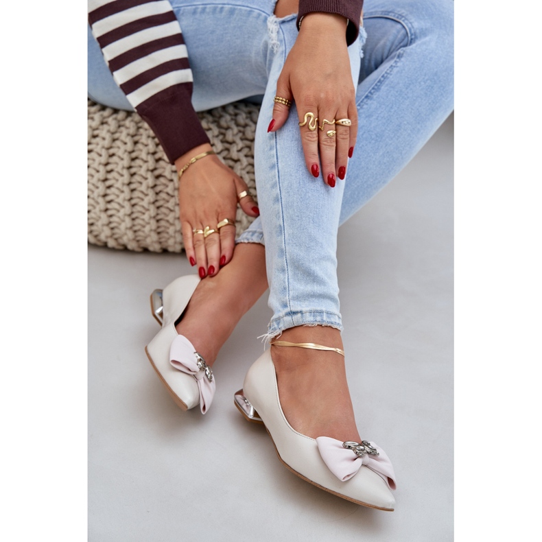 Laura Messi As elegantes bombas femininas de couro com um laço bege de Laurea Messi 2893 2 Laura Messi As elegantes bombas femininas de couro com um laço bege de Laurea Messi 2893 2