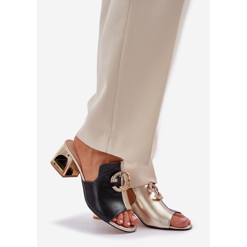 Saltos de couro elegantes Laura Messi 2875 preto e dourado 1