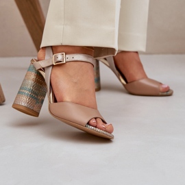 Sandálias elegantes de couro na postagem de Laura Messi 2136 escura bege 2