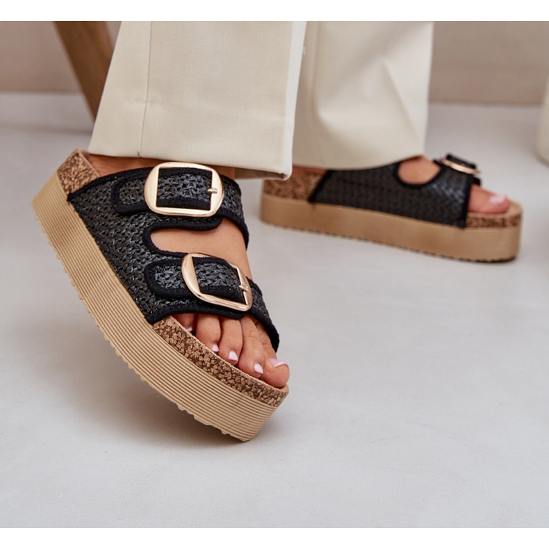 Chinelos com trança e fivelas na enorme plataforma preta preto 2