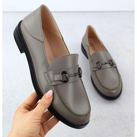 Sapatos de mocassim com uma decoração de Vinceza 18107 cinza 1 Sapatos de mocassim com uma decoração de Vinceza 18107 cinza 1