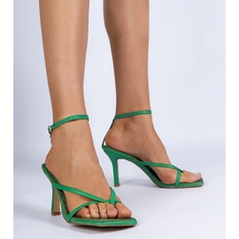 Sandálias verdes japonesas em szpilka 1