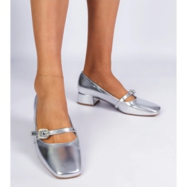 Bombas elegantes de prata decoradas com zircões 1