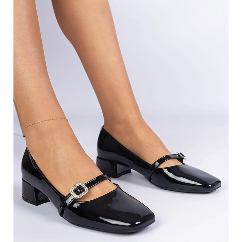 Bombas pretas elegantes decoradas com zircões preto 2