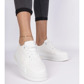 Tênis feminino branco com sola grossa 2