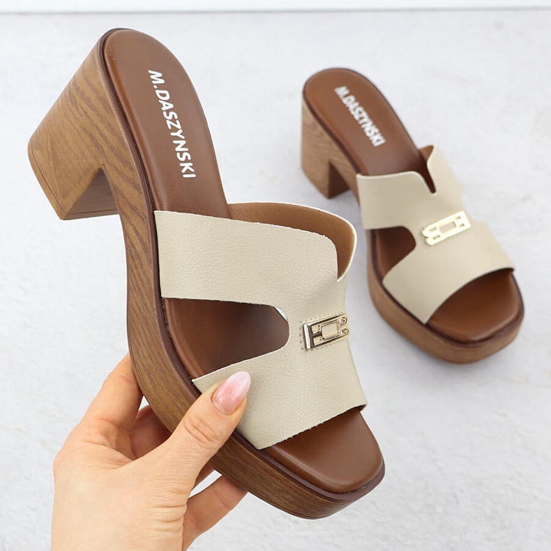 Slippers femininos no post bege M. Daszyński MR23126-11 1 Slippers femininos no post bege M. Daszyński MR23126-11 1