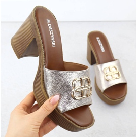 Flipers femininos no post e plataforma Złote M. Daszyński MR24146-3 dourado 1 Flipers femininos no post e plataforma Złote M. Daszyński MR24146-3 dourado 1