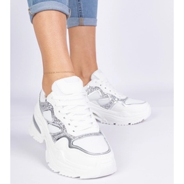 Tênis brancos femininos decorados com glitter 1