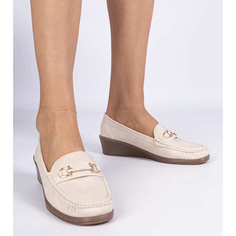 Mocassins cremosos femininos com acabamento fosco bege 1 Mocassins cremosos femininos com acabamento fosco bege 1