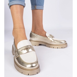 Mocassistas femininos de ouro com uma inserção branca branco 2