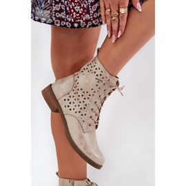 Jezzi Botas com um padrão de trabalho aberto para uma trava de ouro dourado 2 Jezzi Botas com um padrão de trabalho aberto para uma trava de ouro dourado 2