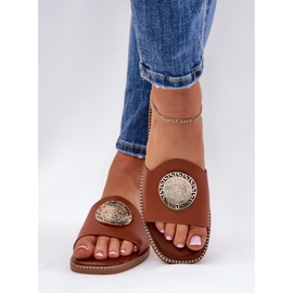 Chinelos de couro liso de couro ECO com decoração de camelo castanho 1