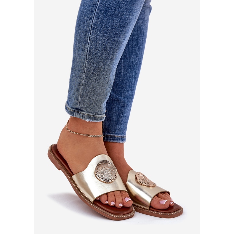 Chinelos de couro liso de couro ECO com decoração dourada dourado 1