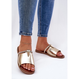 Salto alto de couro eco com uma alça de ouro decorativa dourado 2