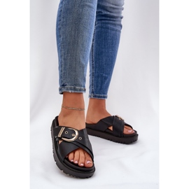 Chinelos na plataforma com uma fivela preta preto 2