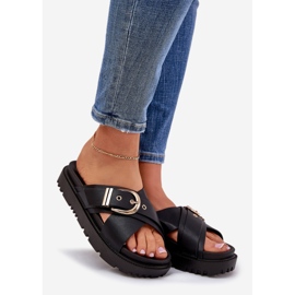 Chinelos na plataforma com uma fivela preta preto 1 Chinelos na plataforma com uma fivela preta preto 1