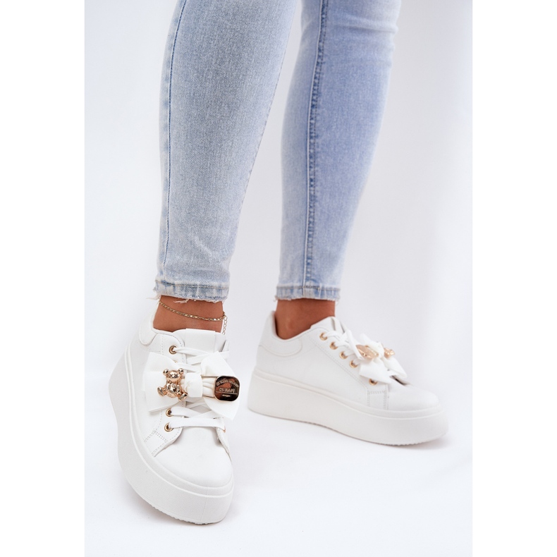 Tênis femininos com um arco e um broche com um ursinho de pelúcia branca branco 1 Tênis femininos com um arco e um broche com um ursinho de pelúcia branca branco 1