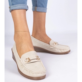 Mocassins femininos bege com acabamento fosco 1