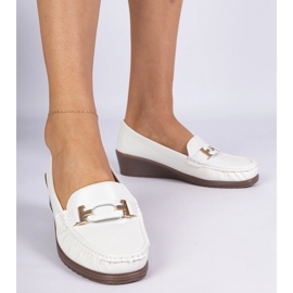 Mocassins das mulheres brancas no ancody of Eco -Leather branco 1
