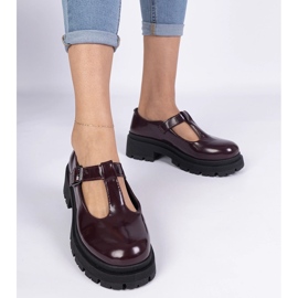 Sapatos da Borgonha em uma plataforma Eco -Leather vermelho 1