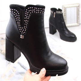 Botins femininos de salto alto com rebites pretos isolados, Filippo DBT4838 2