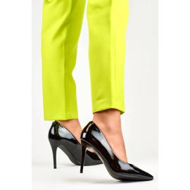 Sapatos de bico fino pretos patenteados GD-FL59B 1