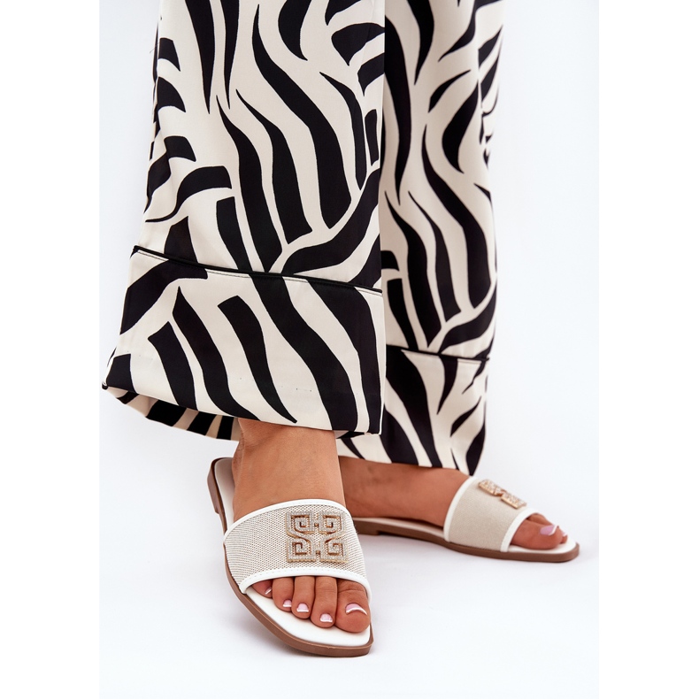 Boto Chinelos de mulheres elegantes com decoração plana branco 2