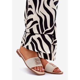 Flips de mulheres elegantes com decoração plana de decoração bege 1 Flips de mulheres elegantes com decoração plana de decoração bege 1