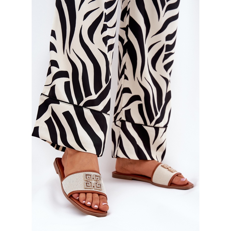 Flips de mulheres elegantes com decoração de camelo castanho 2