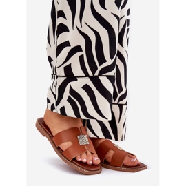 Retalhos planos com recortes e decoração de camelo marrom 1