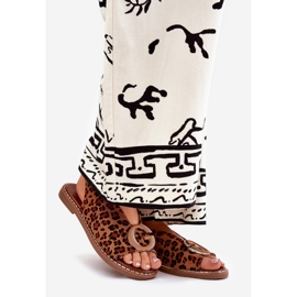 Sandálias planas com estampa de leopardo marrom de decoração 1