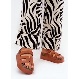 Chinelos na enorme plataforma de camelo marrom 2