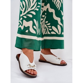 Sandálias lisadas com decoração de couro eco branco 2