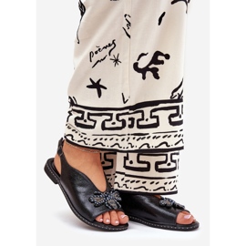 Jezzi Sandálias femininas brilhantes com um ornamento de preto plano 1