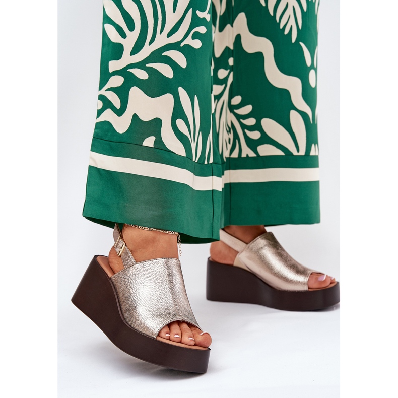 Jezzi Sandálias femininas com couro ecológico na plataforma e cunhas douradas dourado 2