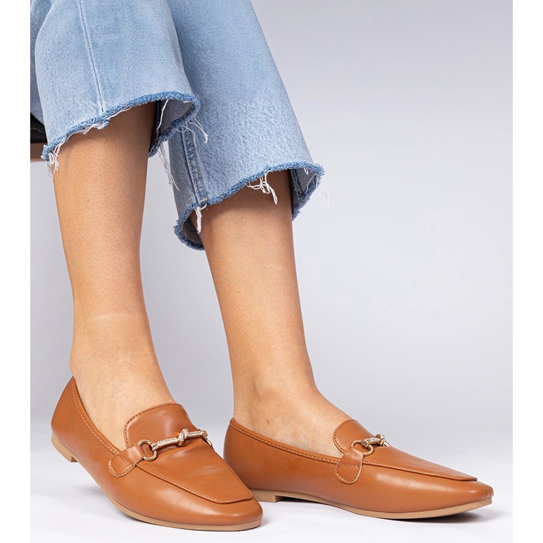Brown elegantes mocassins com uma decoração de ouro e zircões marrom 2