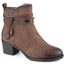 Botas femininas de salto alto com decoração, isoladas marrom Jezzi ASA128-37 1