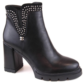 Botins femininos de salto alto com rebites pretos isolados, Filippo DBT4838 1