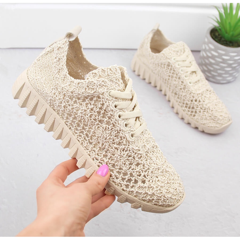 Calçado desportivo feminino de renda bege T.Sokolski 1982 1