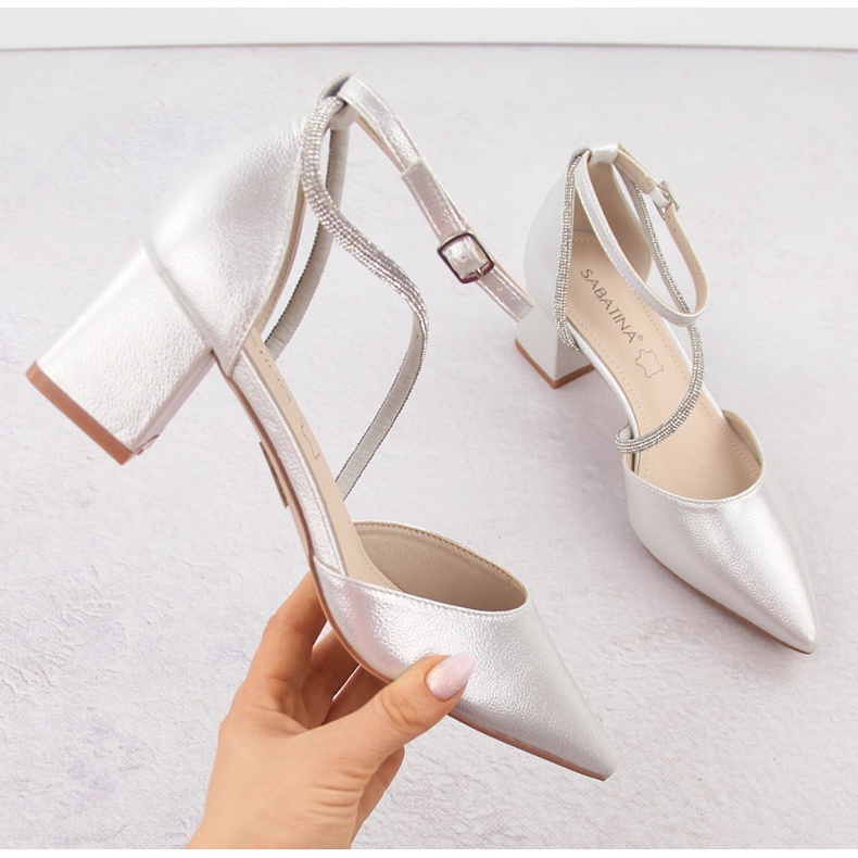 Sandálias femininas de ponta prateada Sabatina com zircônias cúbicas prata 1