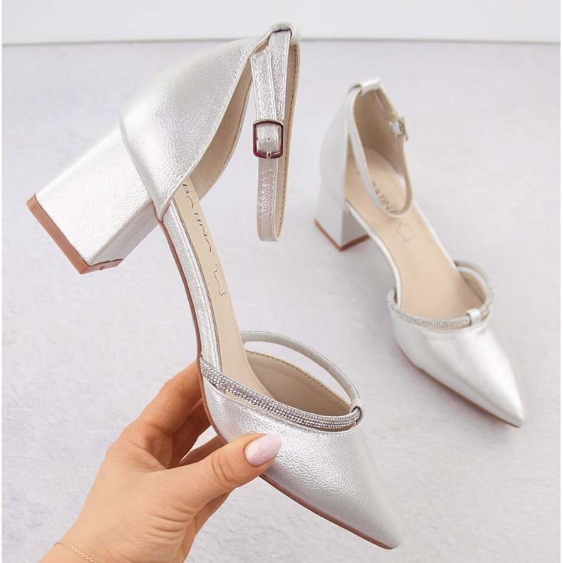 Sandálias femininas de ponta prateada Sabatina com zircônias cúbicas prata 1 Sandálias femininas de ponta prateada Sabatina com zircônias cúbicas prata 1